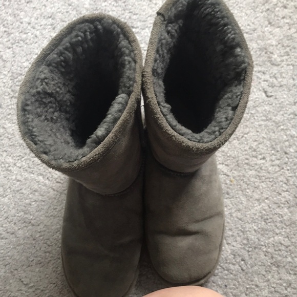 bearpaw grey boots - Picture 3 of 3